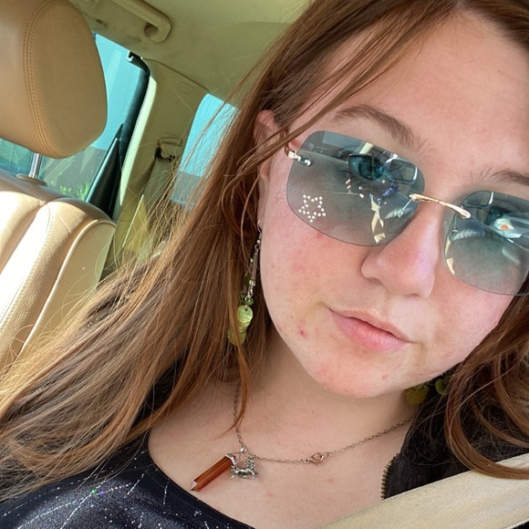 Meet your Posher, Heather - Picture 1 of 1